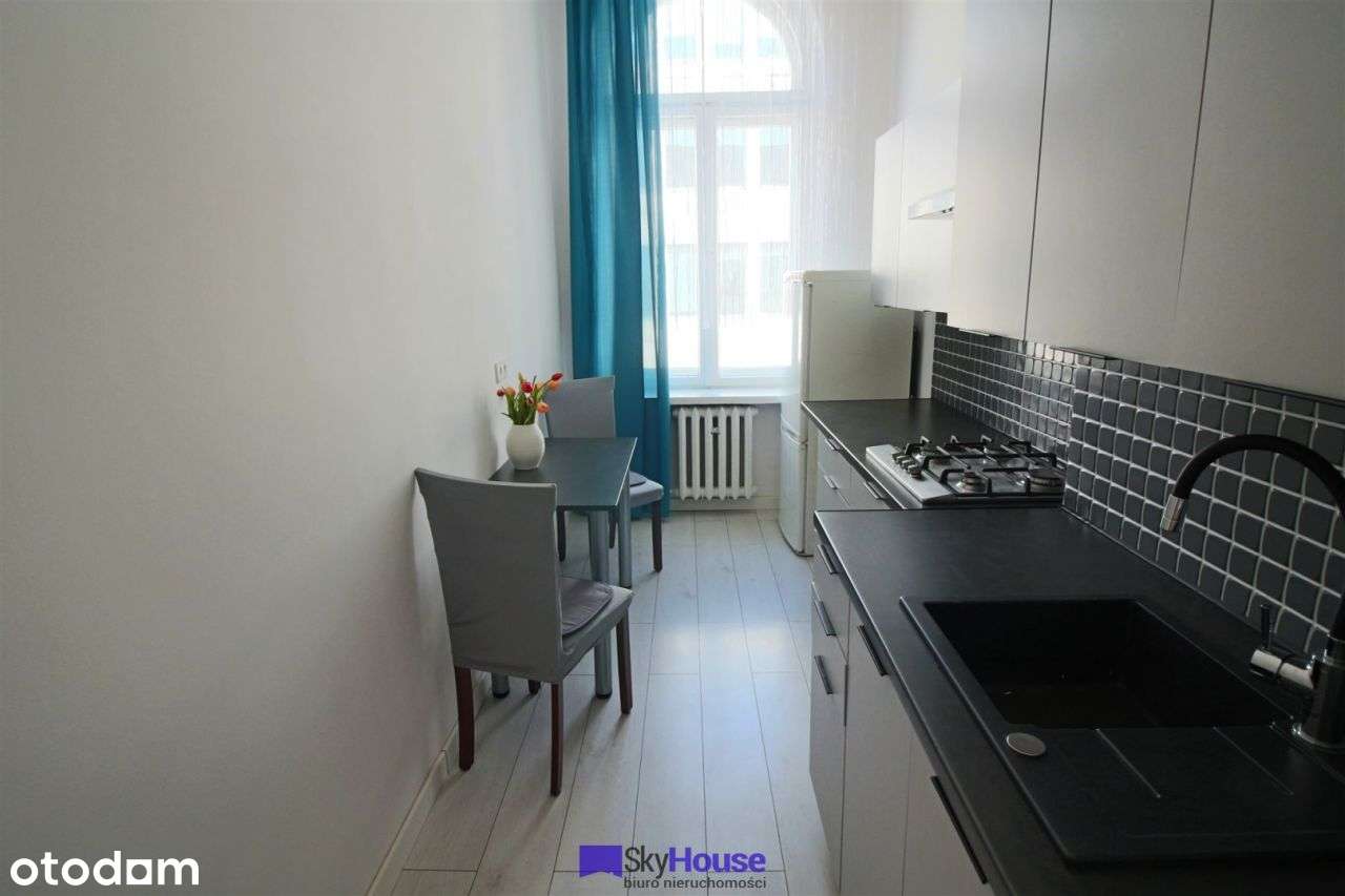 Kawalerka z antresolą i balkonem przy Rynku-0