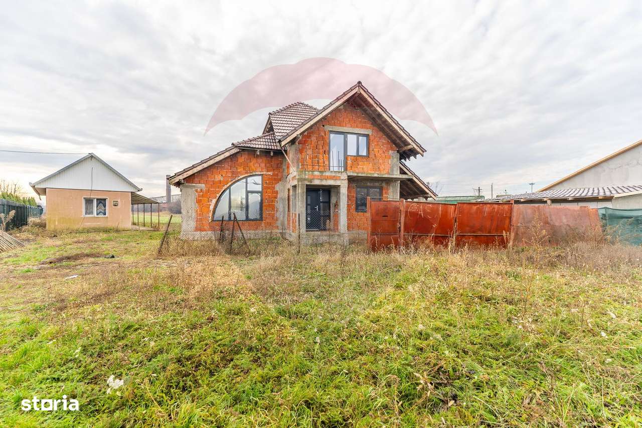 Vilă 4 camere si teren 4421mp de vanzare-1