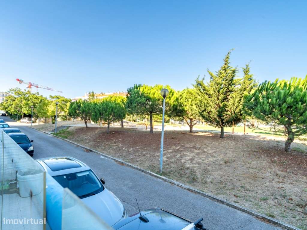 VENDE-SE T3 COM TERRAÇO E GARAGEM EM CARCAVELOS-32