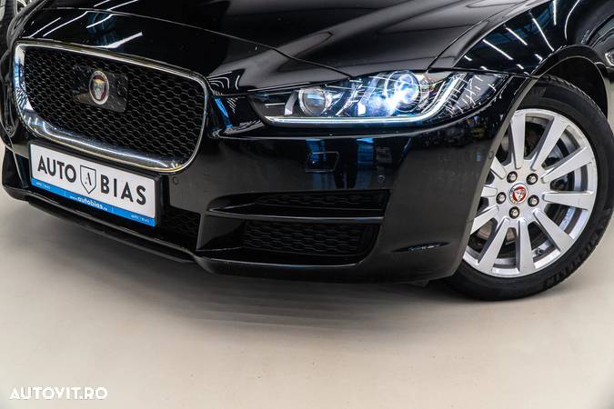 Jaguar XE 2.0 Prestige - 11