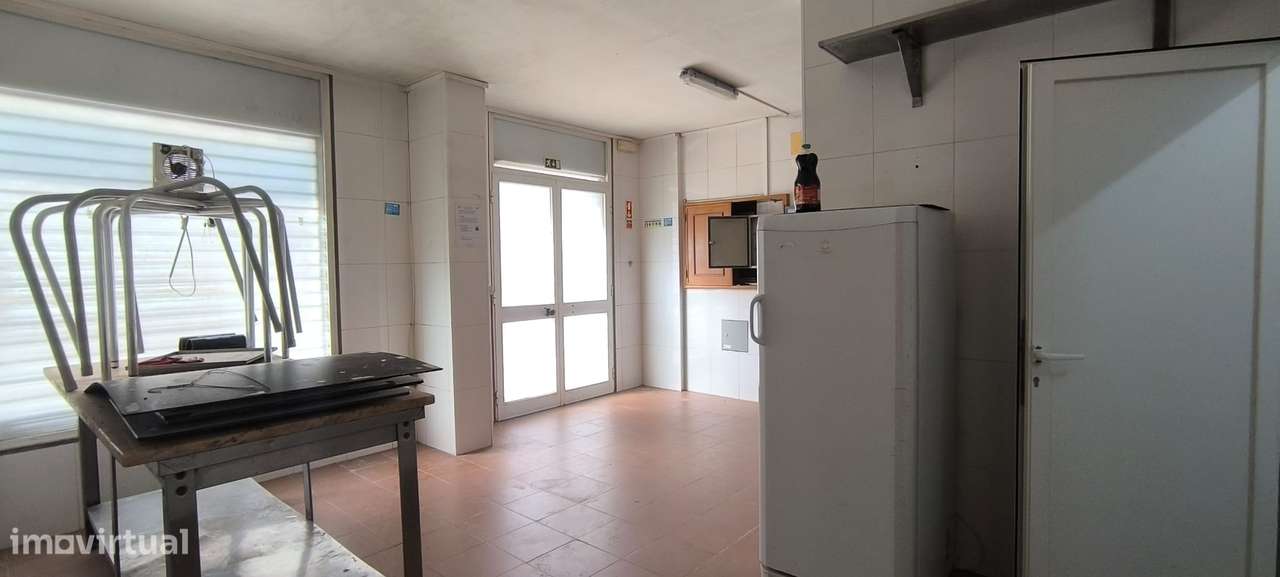 Espaço Comercial 250 m² | Ramada, Odivelas-14