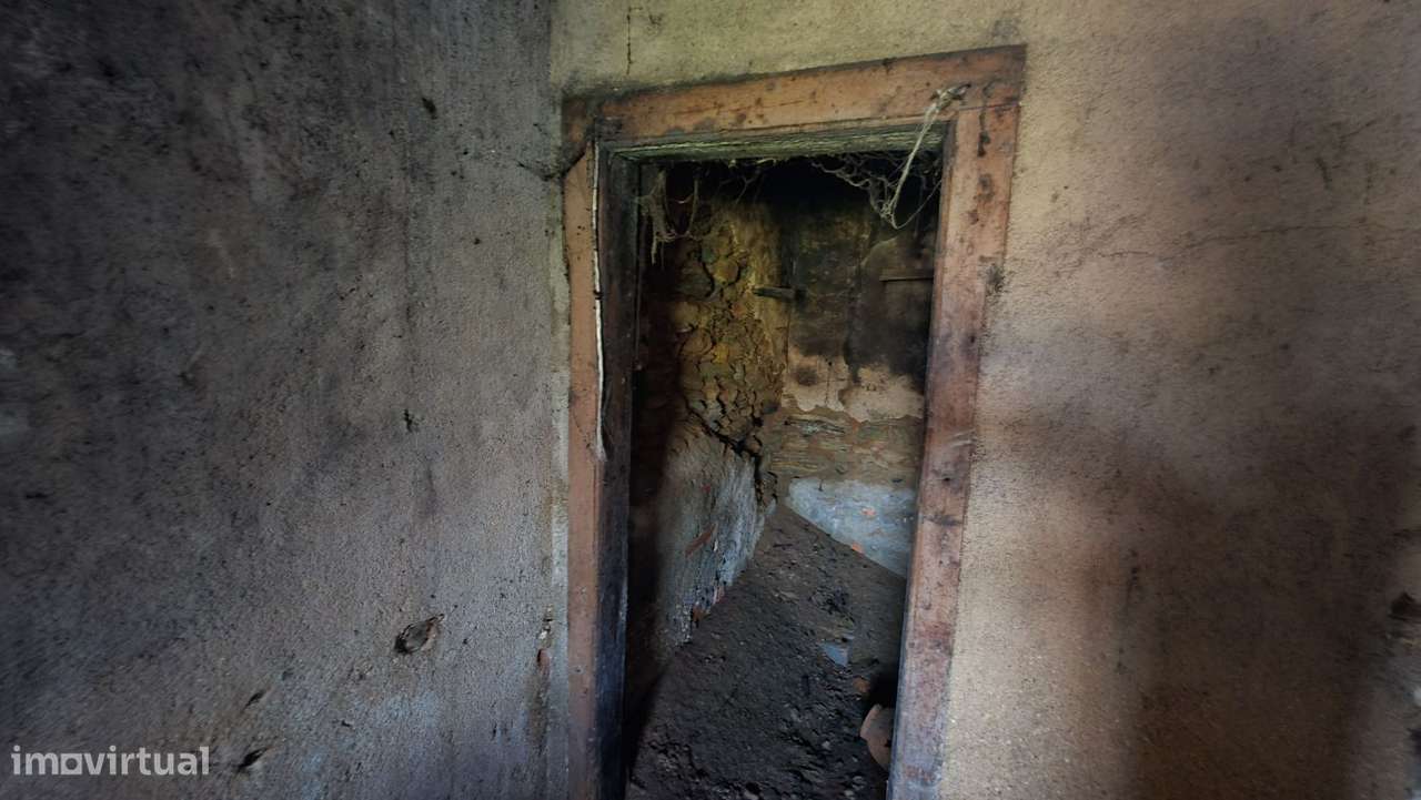 Moradia para restaurar, com terreno, perto de Ferreira do Zêzere-33