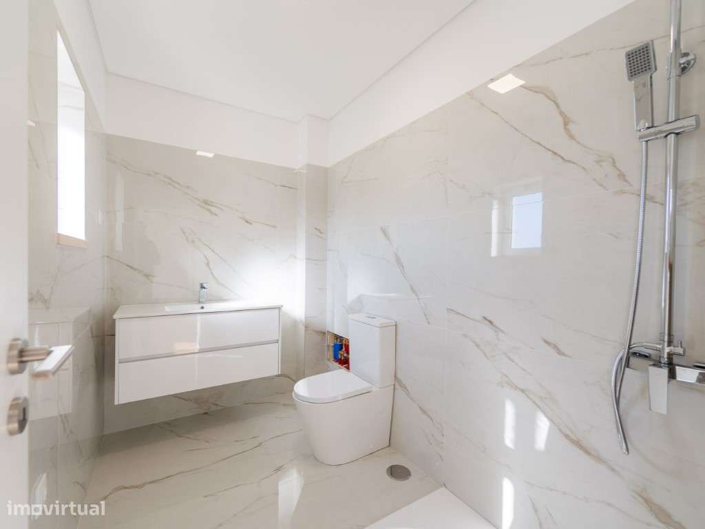 MORADIAS T2+1 e T3+1 GARAGEM E JARDIM, BELAS-40