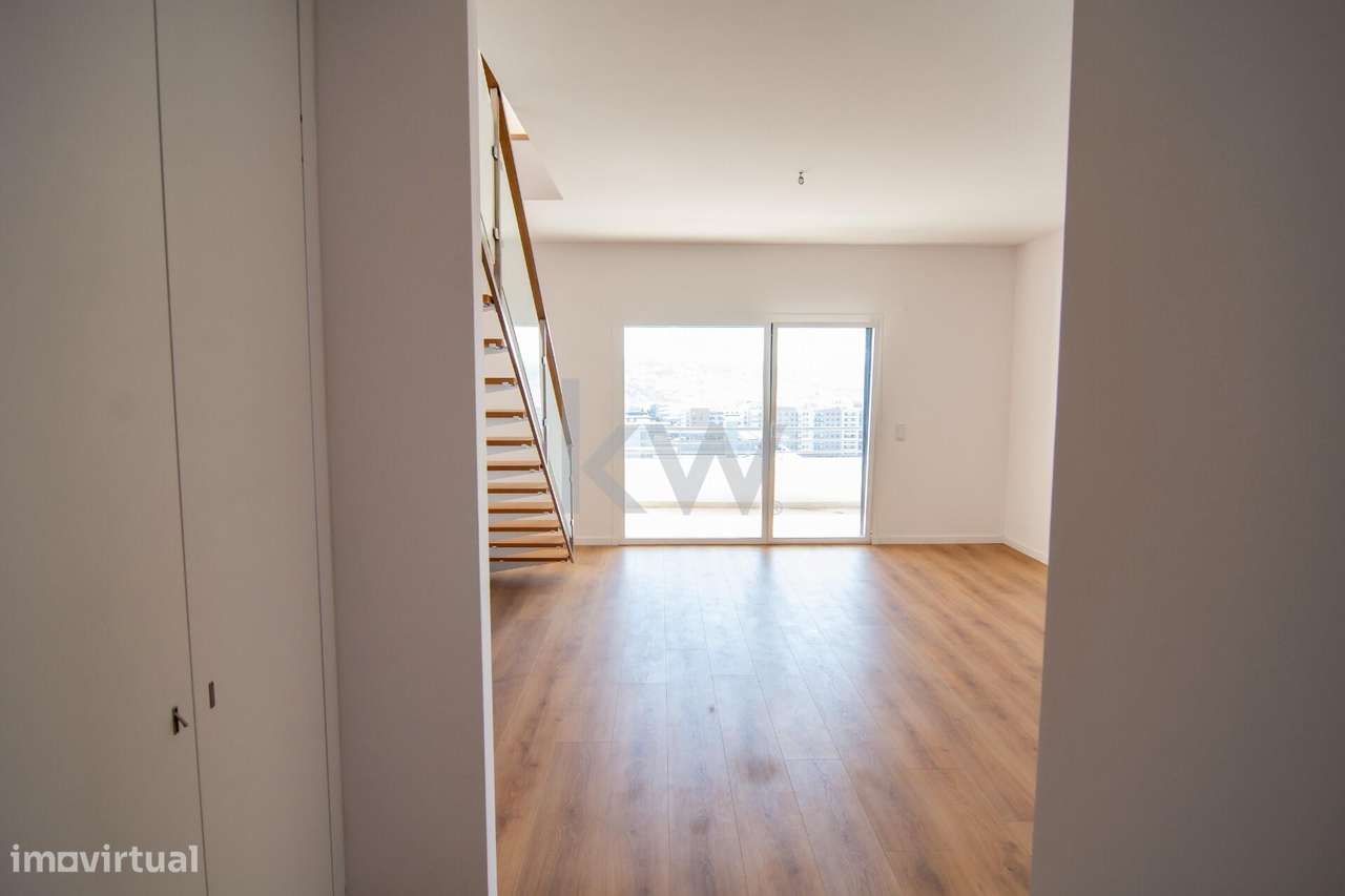 Luxo Raro nas Colinas do Cruzeiro – T3+1 com Mega Box e Terraço Privad - Grande imagem: 4/60