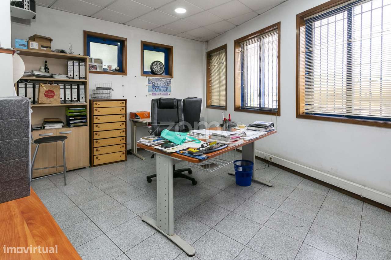 Oficina Automóvel Equipada e armazém para venda em Baguim do Monte-20