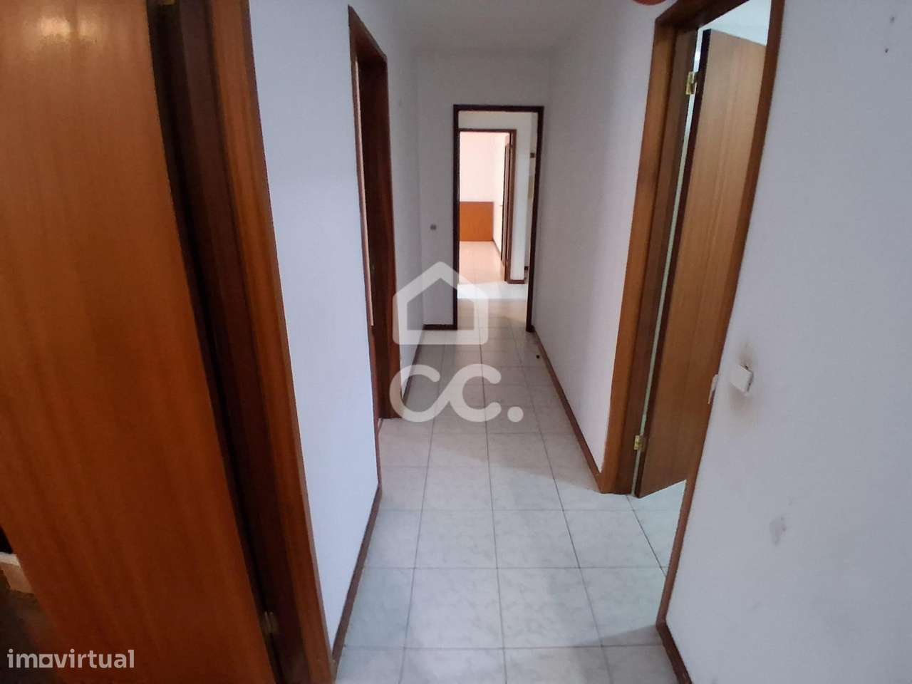 Apartamento T3 em fase de início de renovação total, com Lugar de gar-7