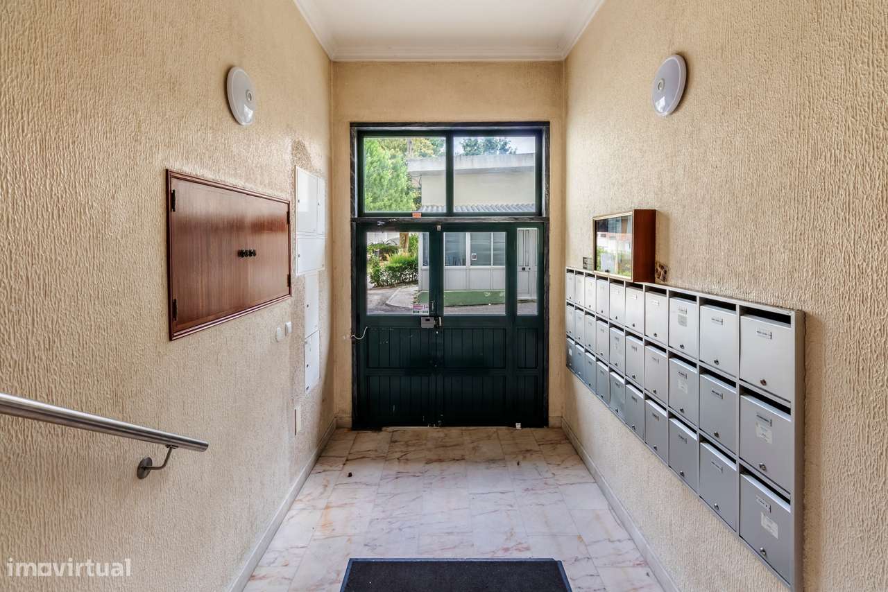Apartamento T2+1 com Vista Desafogada | Cacém-37