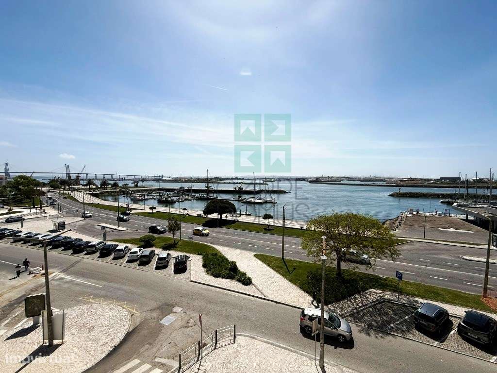 Apartamento T5 duplex, frente marina, na Figueira da Foz-53