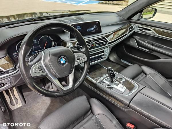 BMW Seria 7 750Li - 16