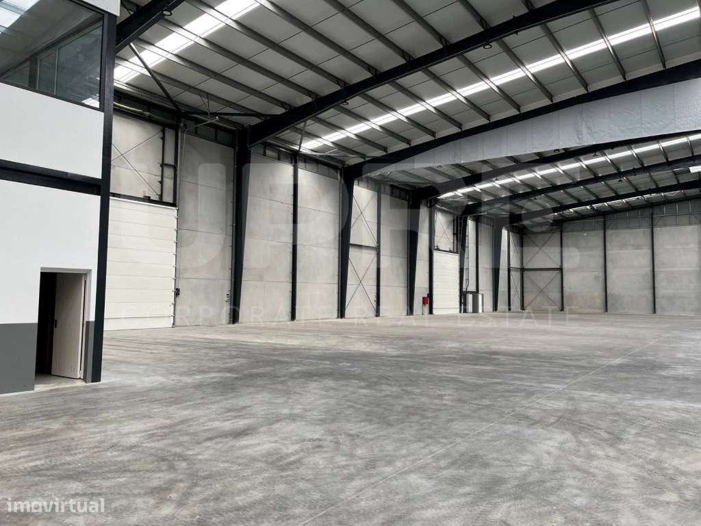 ÓTIMO ARMAZÉM PARA CLUBE DE PADEL | Arrenda | Santa Mª Feira (Lourosa) - Grande imagem: 4/12