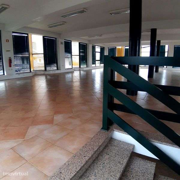 Edifício de dos pisos - Grande imagem: 4/8