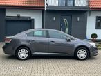 Toyota Avensis 1.8 Sol - 12