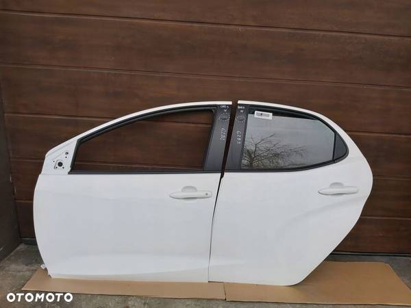 Toyota Yaris IV drzwi lewy tył tylne 040 - 1