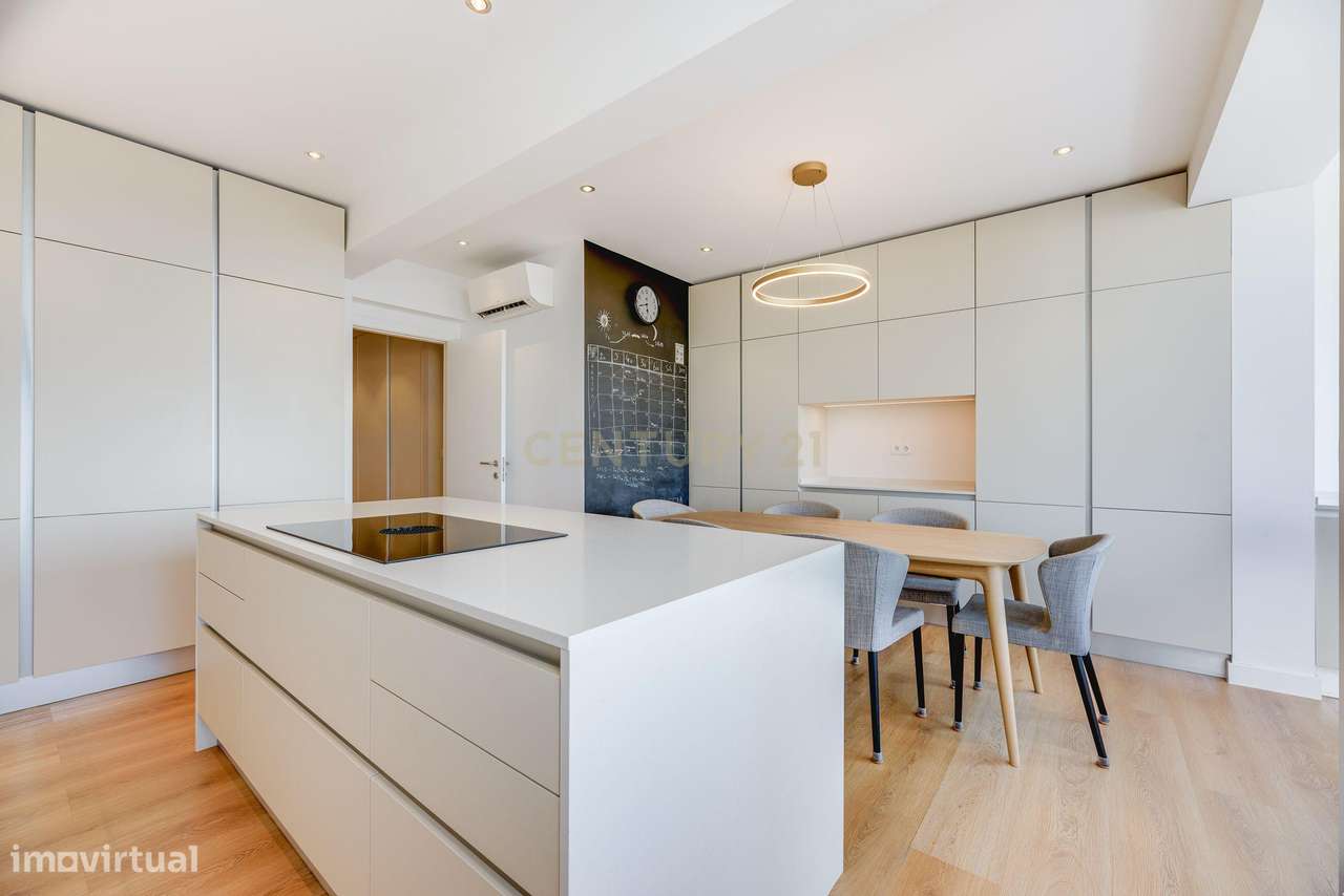 Fantástico T4 Alvalade com varandas, estacionamento e arrecadação-29