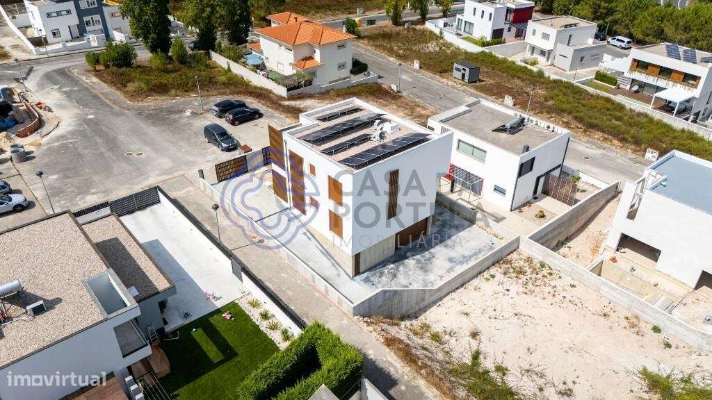 Moradia T4 com3 suites isolada-15
