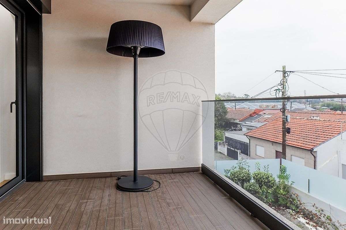 Moradia de Luxo T3+1 com Piscina Aquecida -300m da Praia em Matosinhos-14