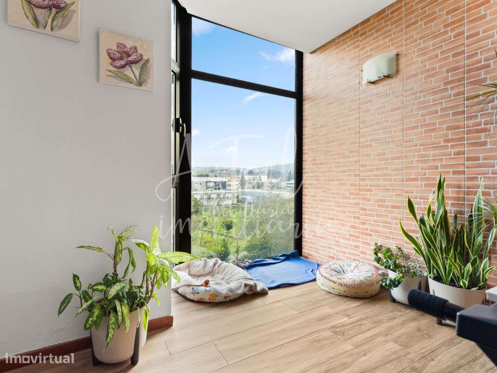 Duplex T5 no centro de Ponte de Lima com terraço panorâmico e 2 gar...-14