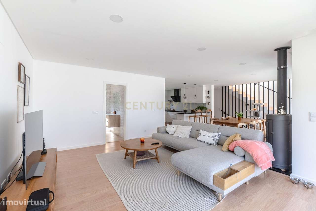 Moradia T3 + 2 com Piscina - Foros de Amora-8