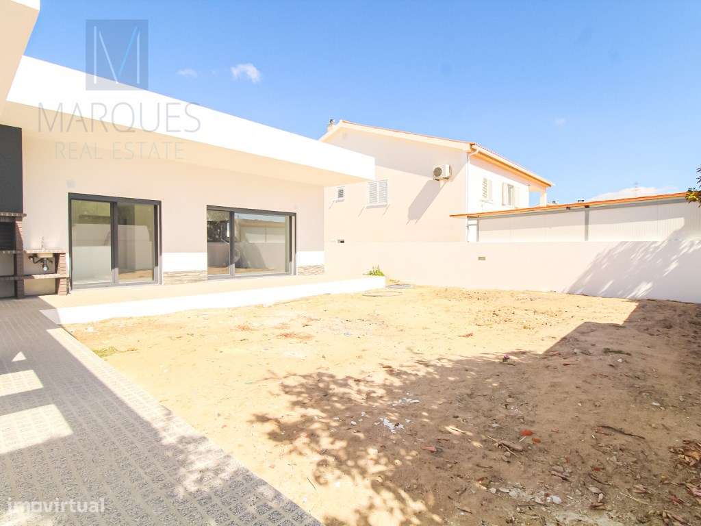 Moradia T3+1 Isolada Térrea em Fernão Ferro - Grande imagem: 4/25