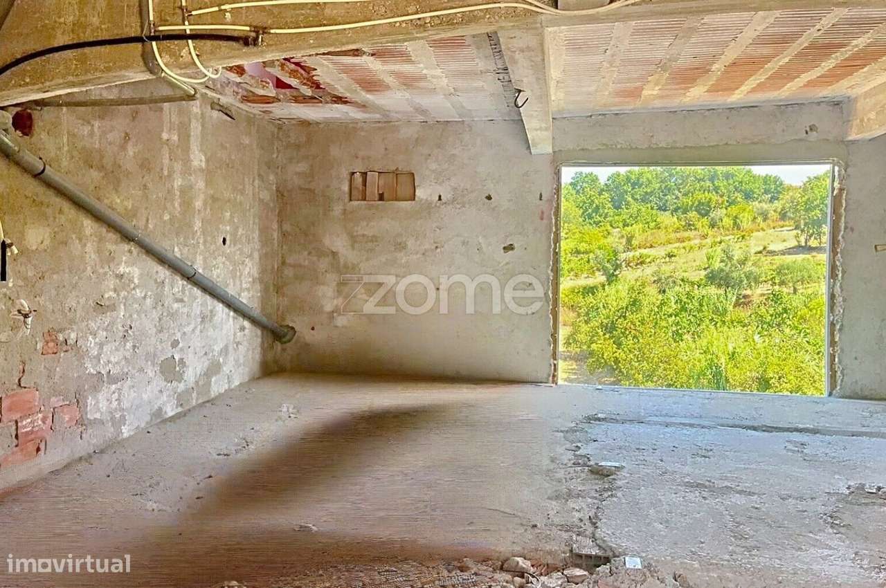 Moradia para remodelar em Almalaguês-10