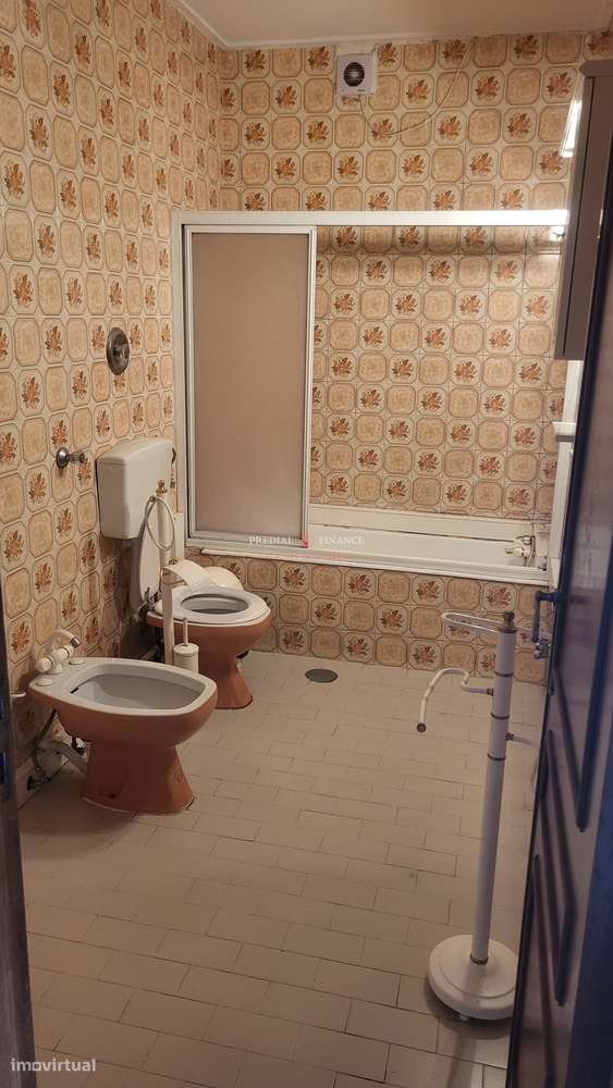 T2+1 Luminoso com Garagem Ampla em Ramalde – Zona em Valorização-12