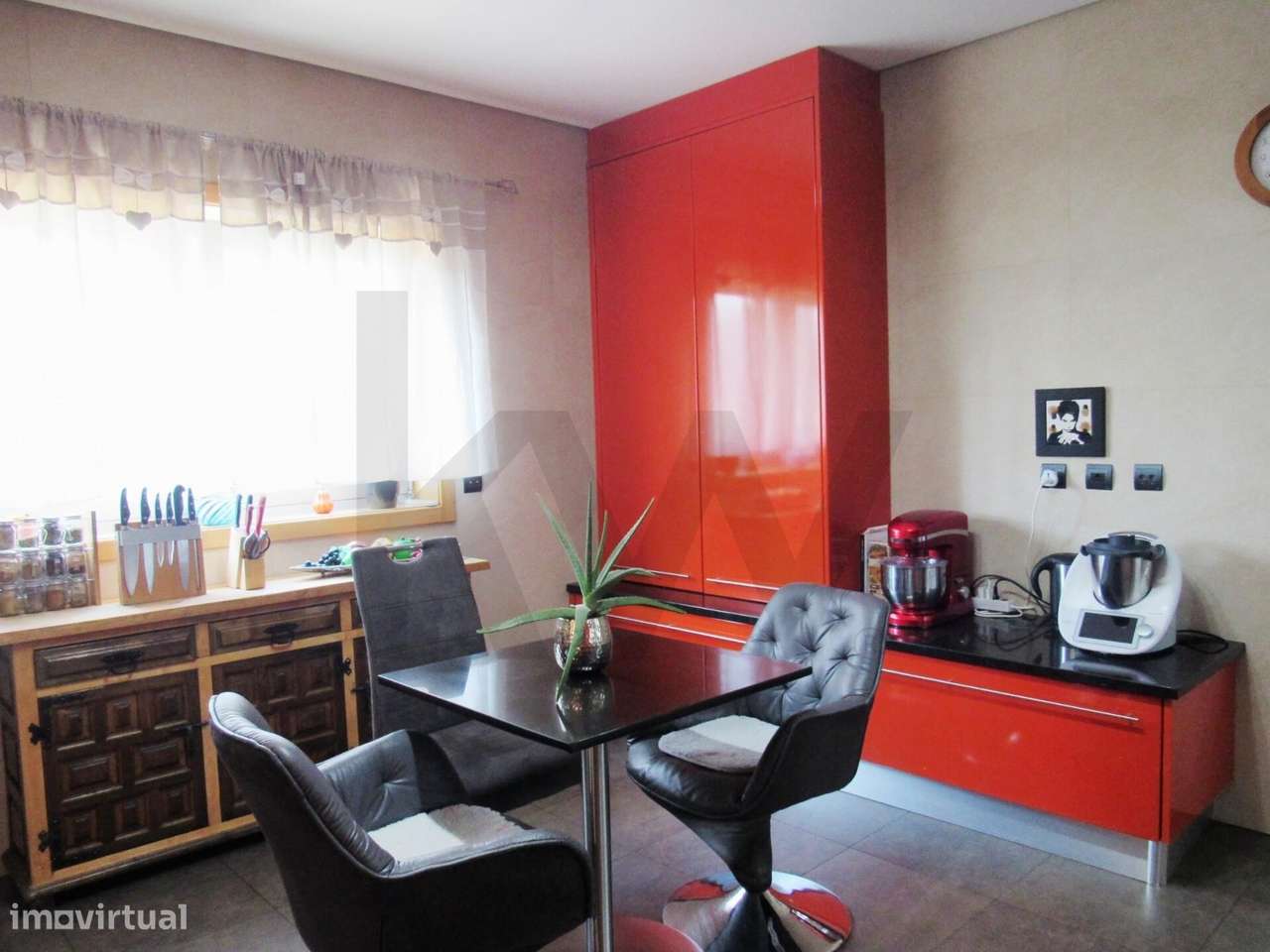 Moradia Térrea com Salão Superior | A 7 Minutos do Centro de Oliveira-14