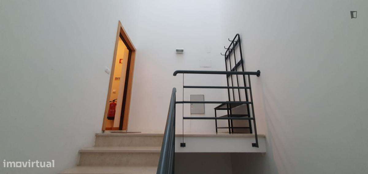 Apartamento com 1 quartos - localizado em Alta de Santa Clara Coimbra - Grande imagem: 5/6