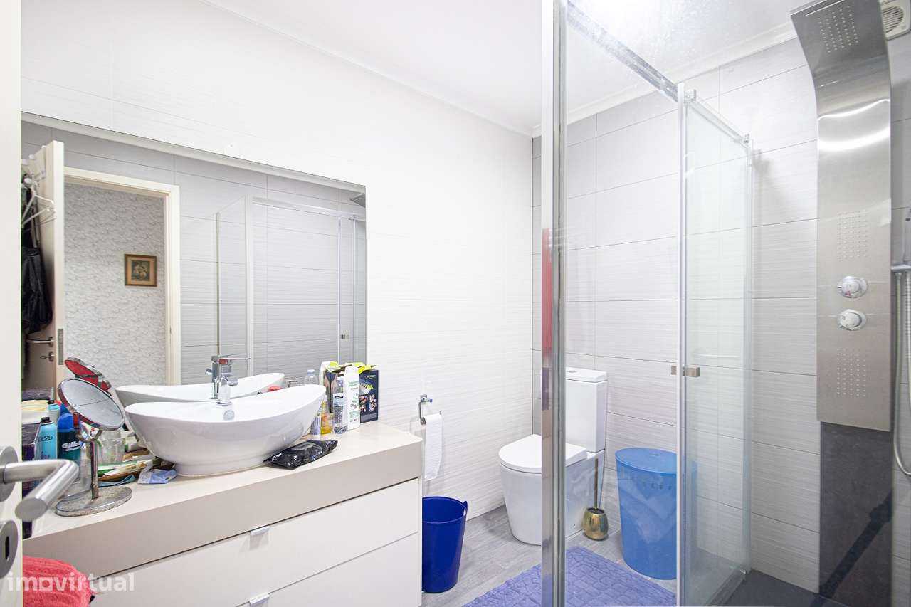 Apartamento T4  remodelado em Carnaxide-5