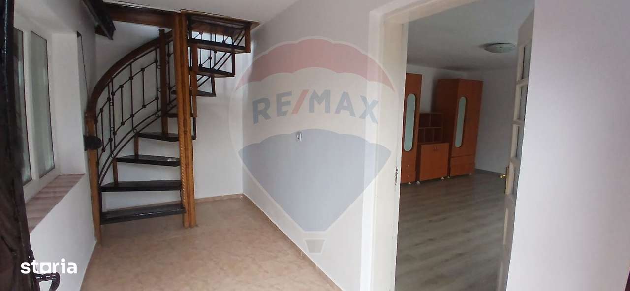 Casa individuala cu 8 camere de vanzare in Targoviste Preot Goglea - Imagine principală: 4/18