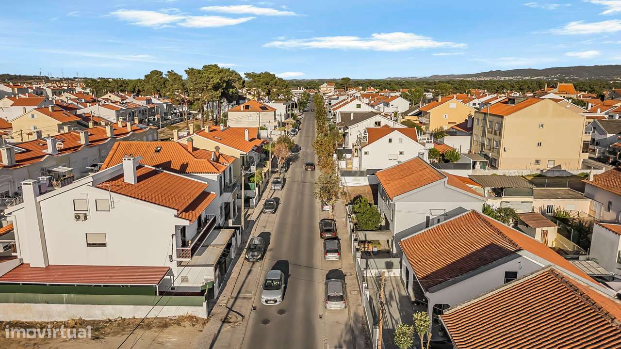 Moradia T3 isolada com garagem, Quinta do Conde-47