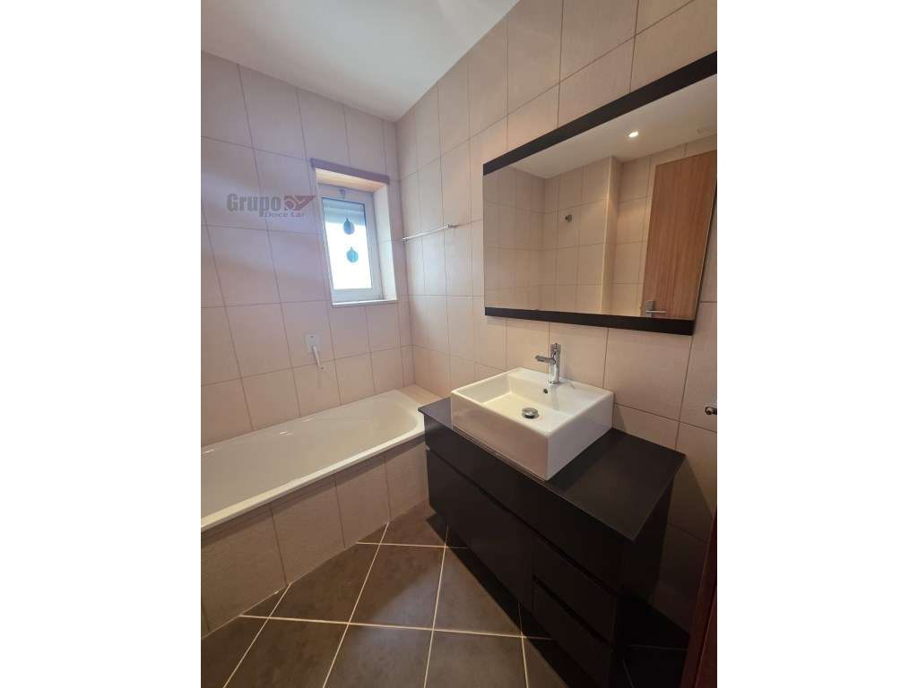 Moderno Apart. T2 com Garagem Box, Varanda Panorâmica e Lareira em ...-18