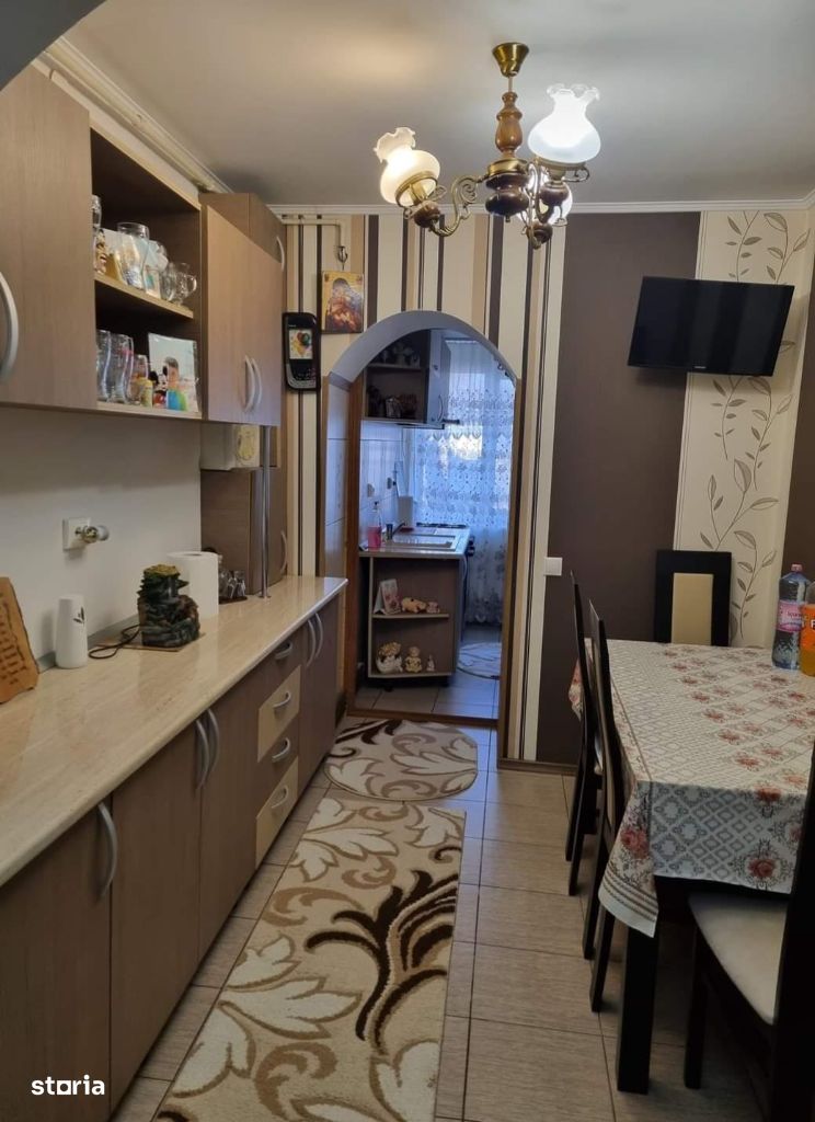 Vand apartament in vila la Stalpeni