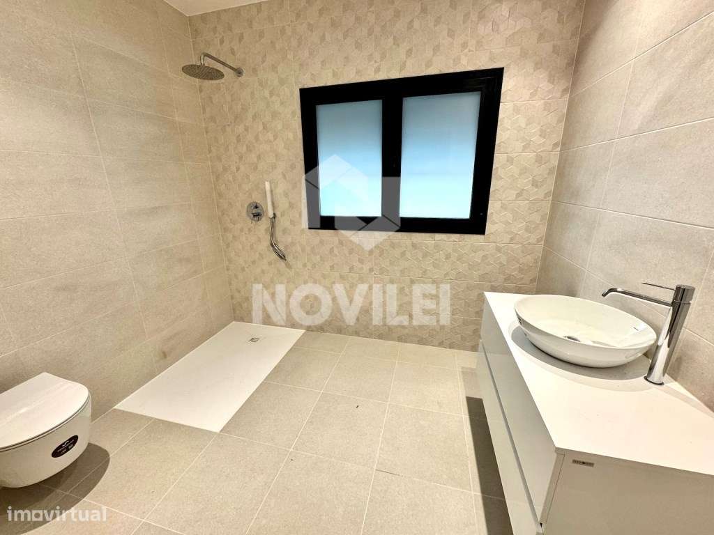 Moradia T4 em construção na Ortigosa, Leiria-11