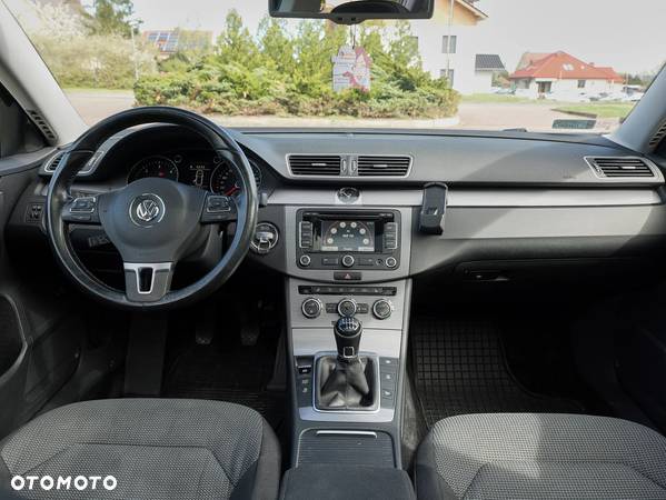 Volkswagen Passat 2.0 TDI Comfortline - 16