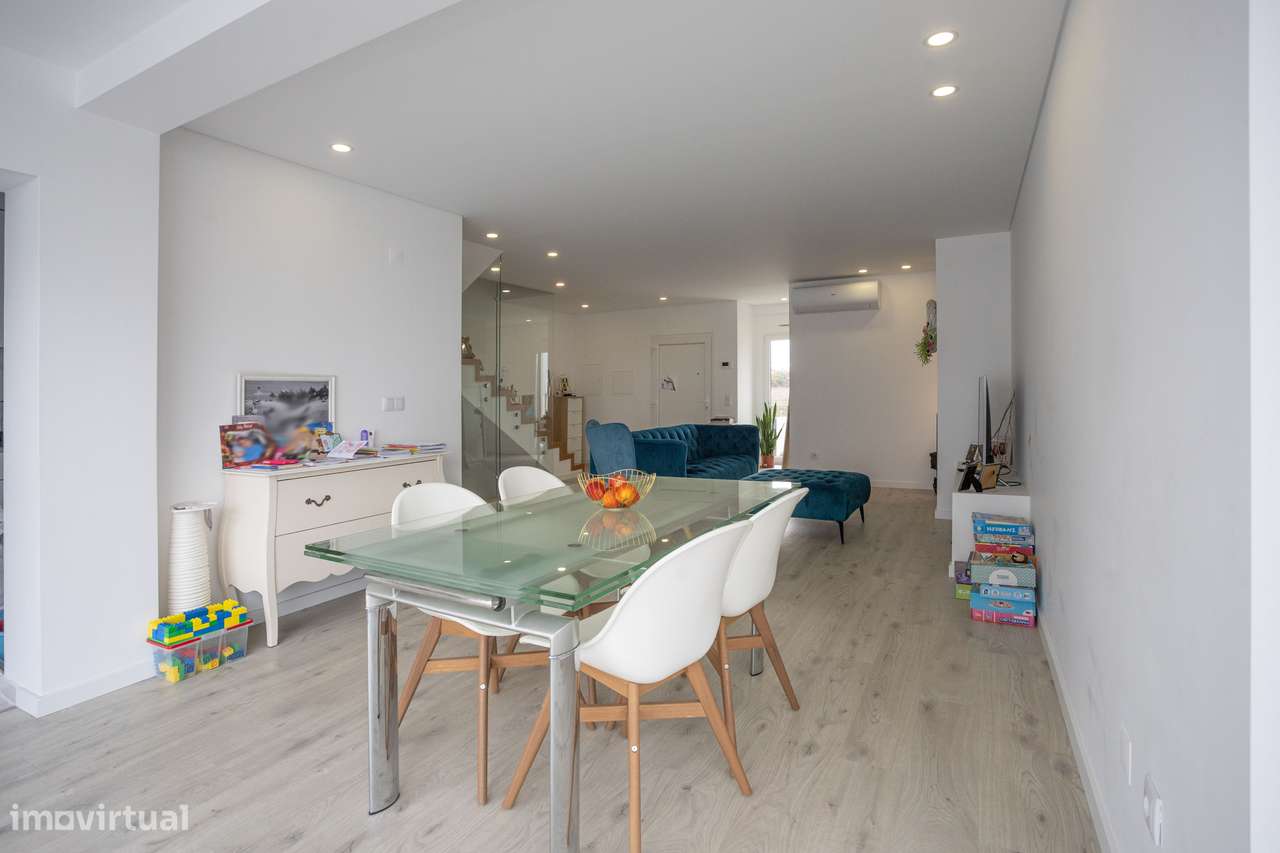 Moradia T4 Semi-Nova-3