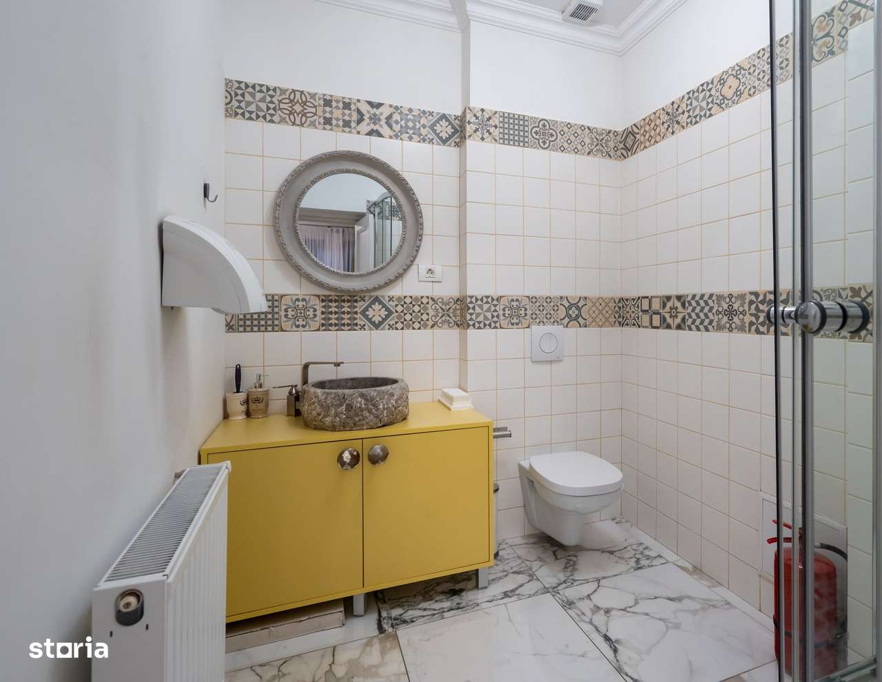 Apartament elegant cu 3 camere in vila  si acces la gradina, in Doroba-17