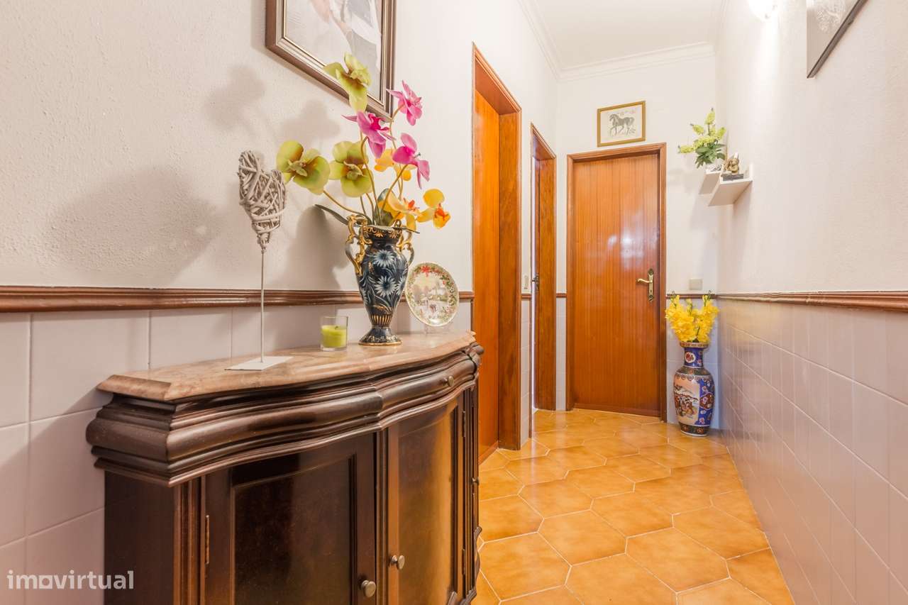 Apartamento T2 na Baixa Da Banheira ao lado do mercado-15