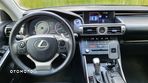 Lexus IS 300h - 10