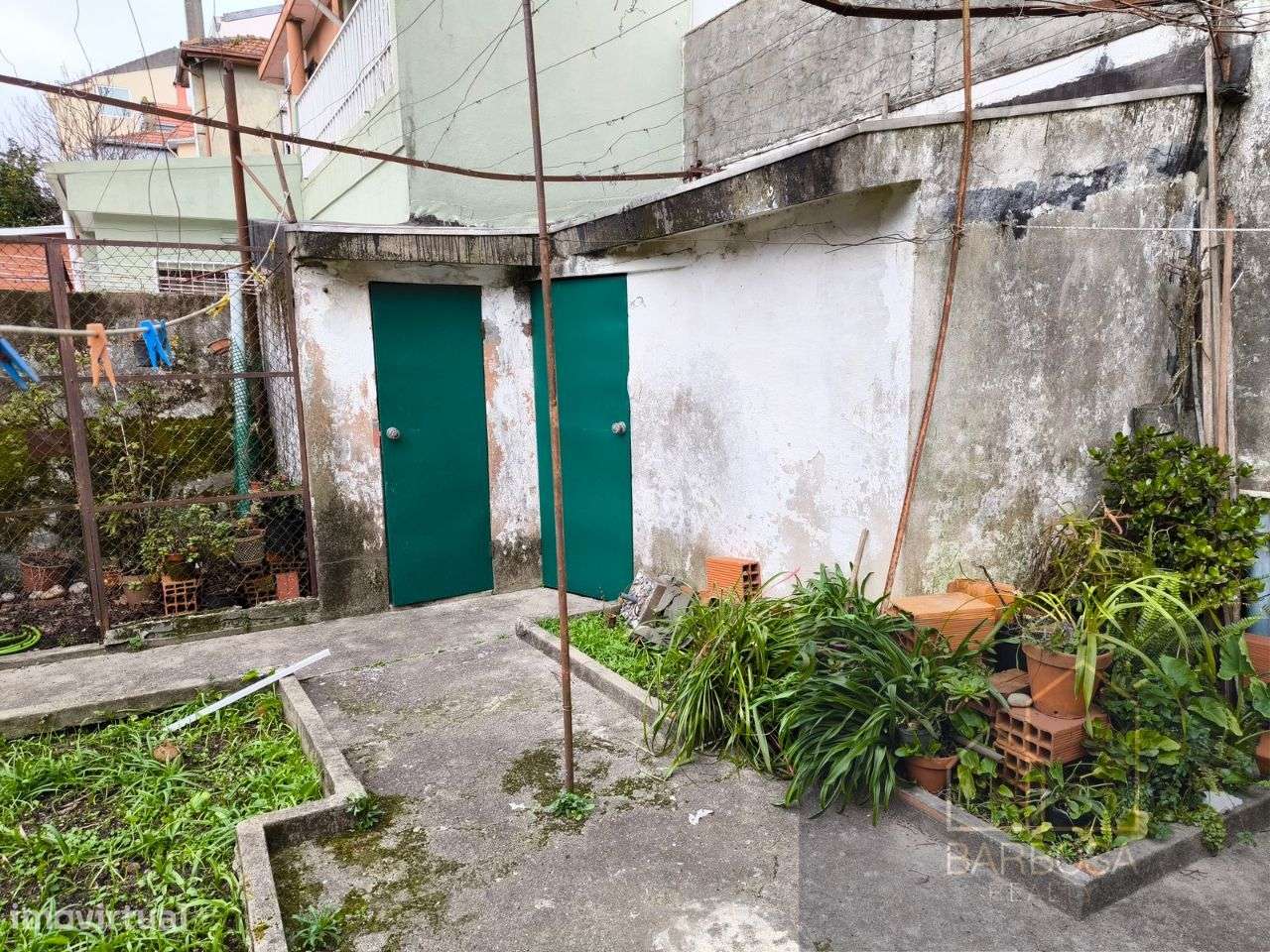 Moradia ANTAS - Av. F. Magalhaes - possivel prédio R/Ch+5! Zona ARU!-3