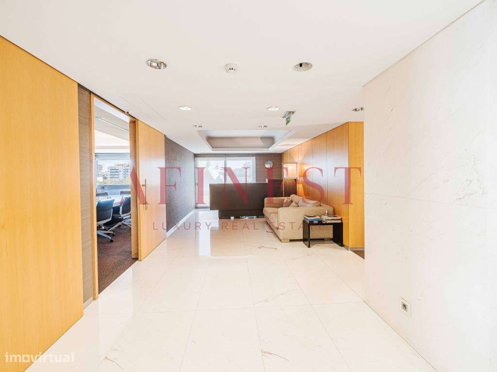 APARTAMENTO T6 NO CAMPO PEQUENO - LISBOA - Grande imagem: 4/53