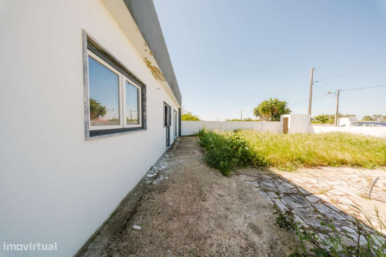 Moradia T3 Isolada por Renovar | Bairro Novo da Jardia, Montijo-26