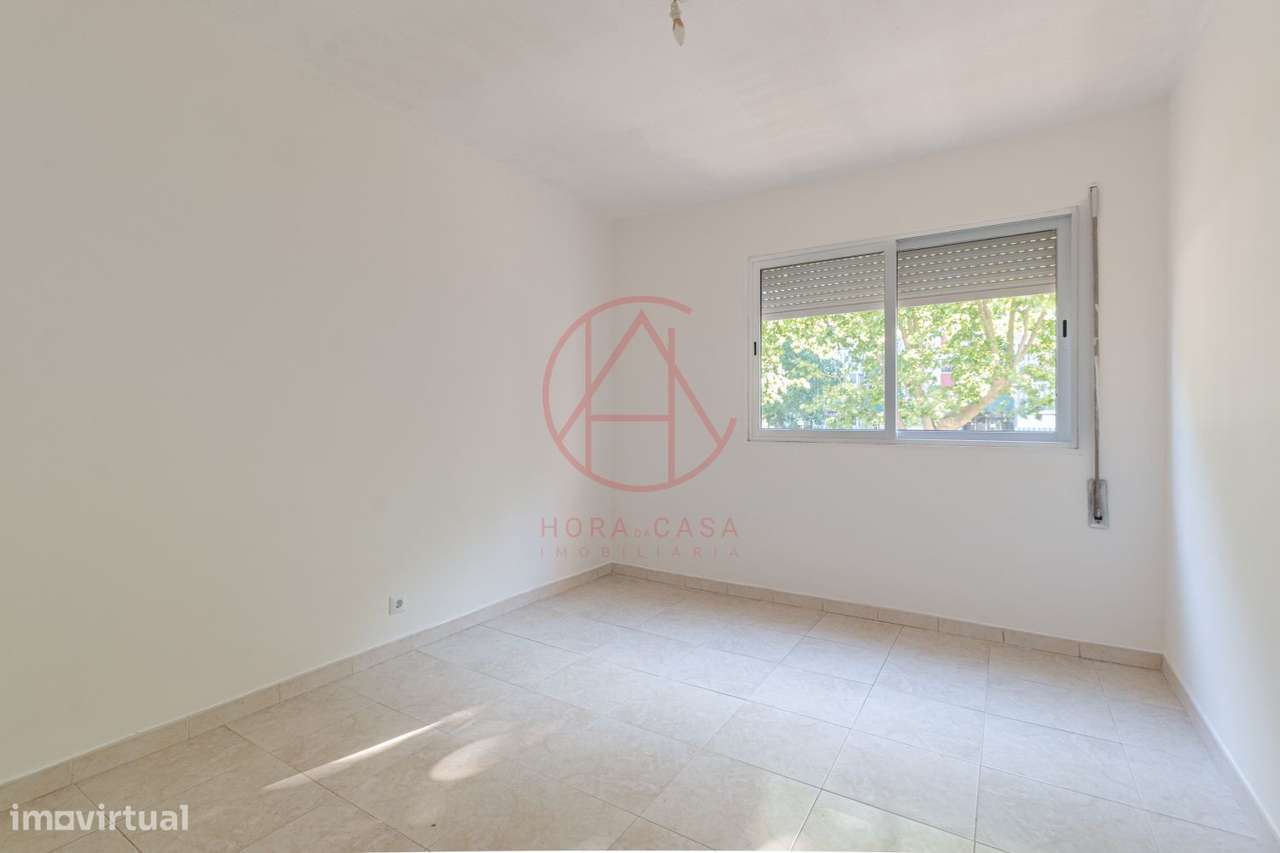 APARTAMENTO T3 1º andar c/ elevador - Sto Antonio da Charneca-11