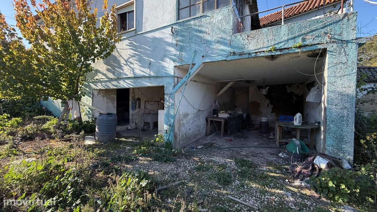 Moradia para reconstrução | Terreno 1.506 m2 | Vista campo | Periferia-11