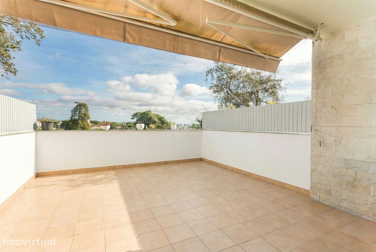 Moradia em Banda T3 em Condomínio fechado com Piscina-9