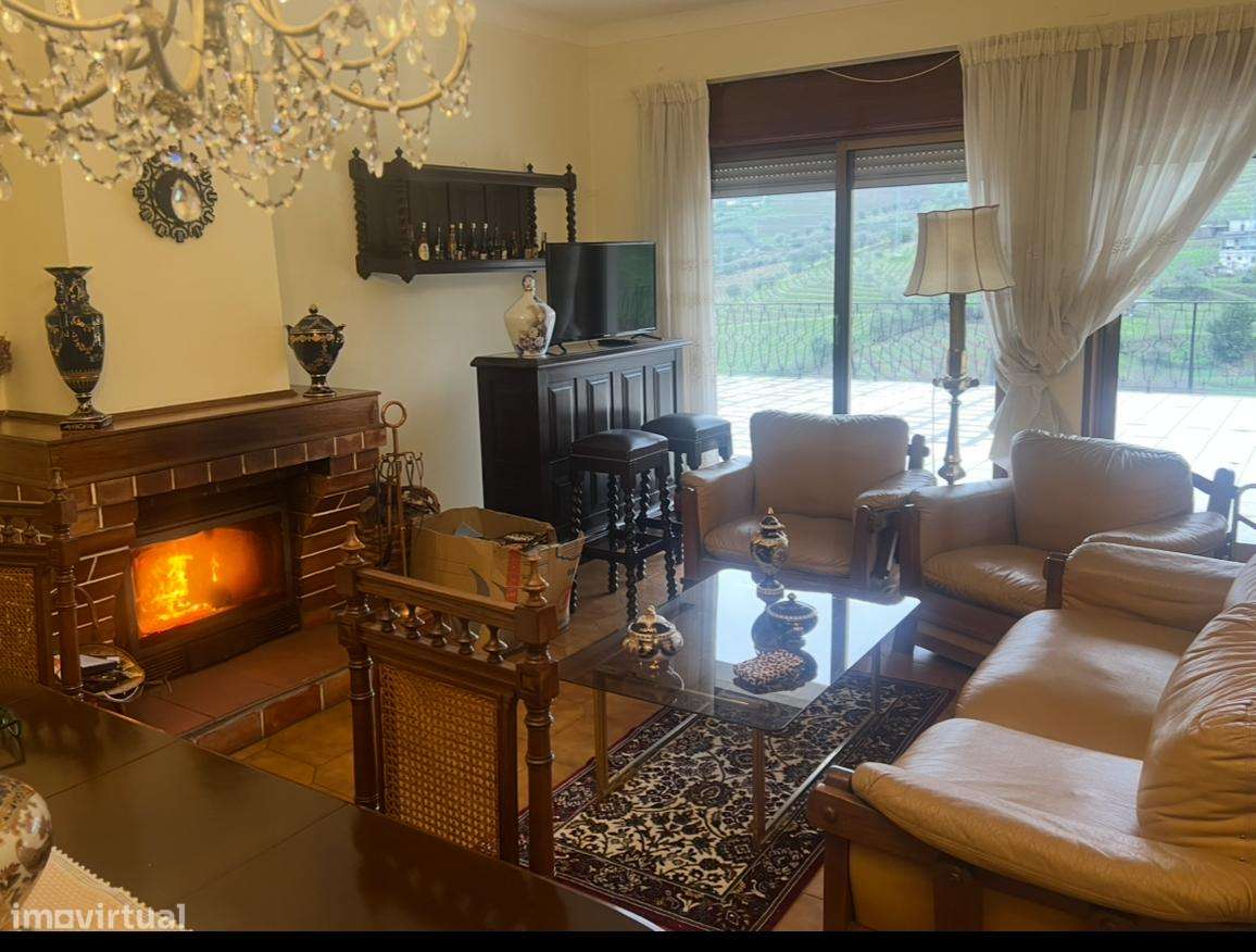 Moradia T4 com terraços, garagem e lareira no Peso da Régua - Grande imagem: 3/30