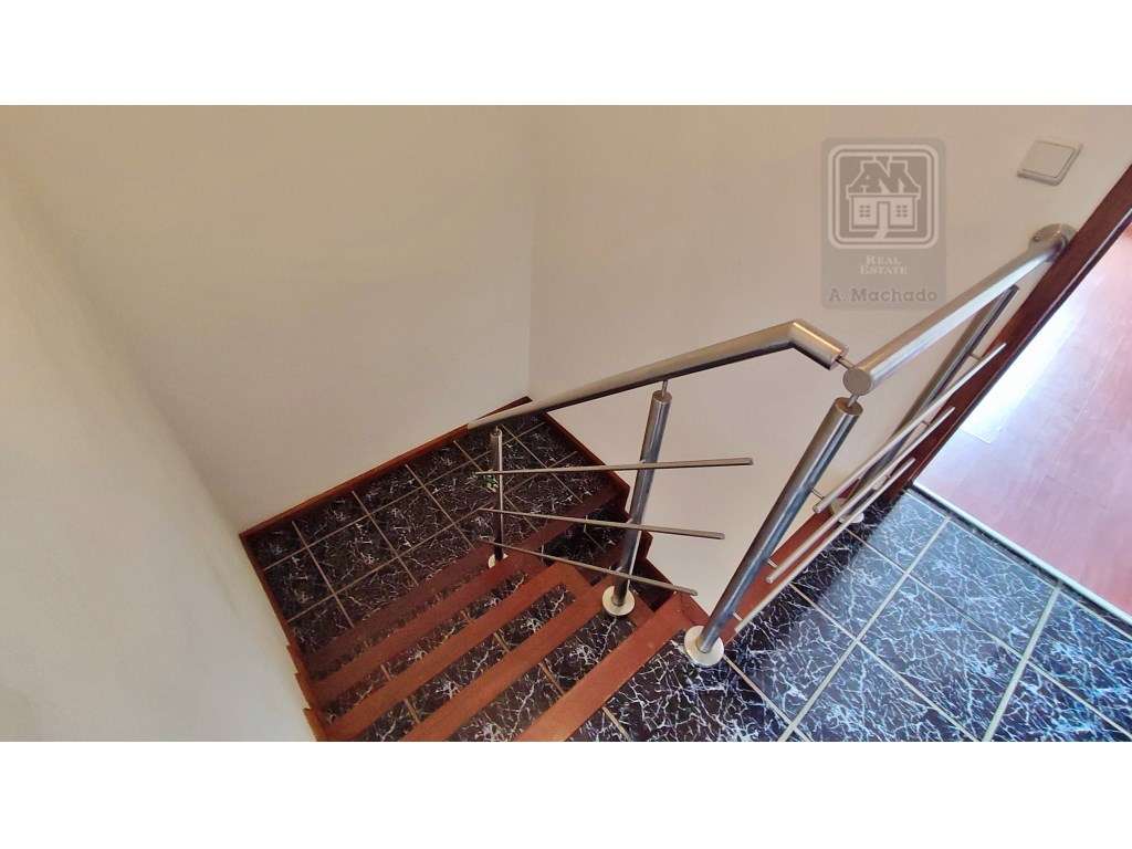 VENDA de CASA - MORADIA com garagem, jardim e quintal - Pico da Ped...-28