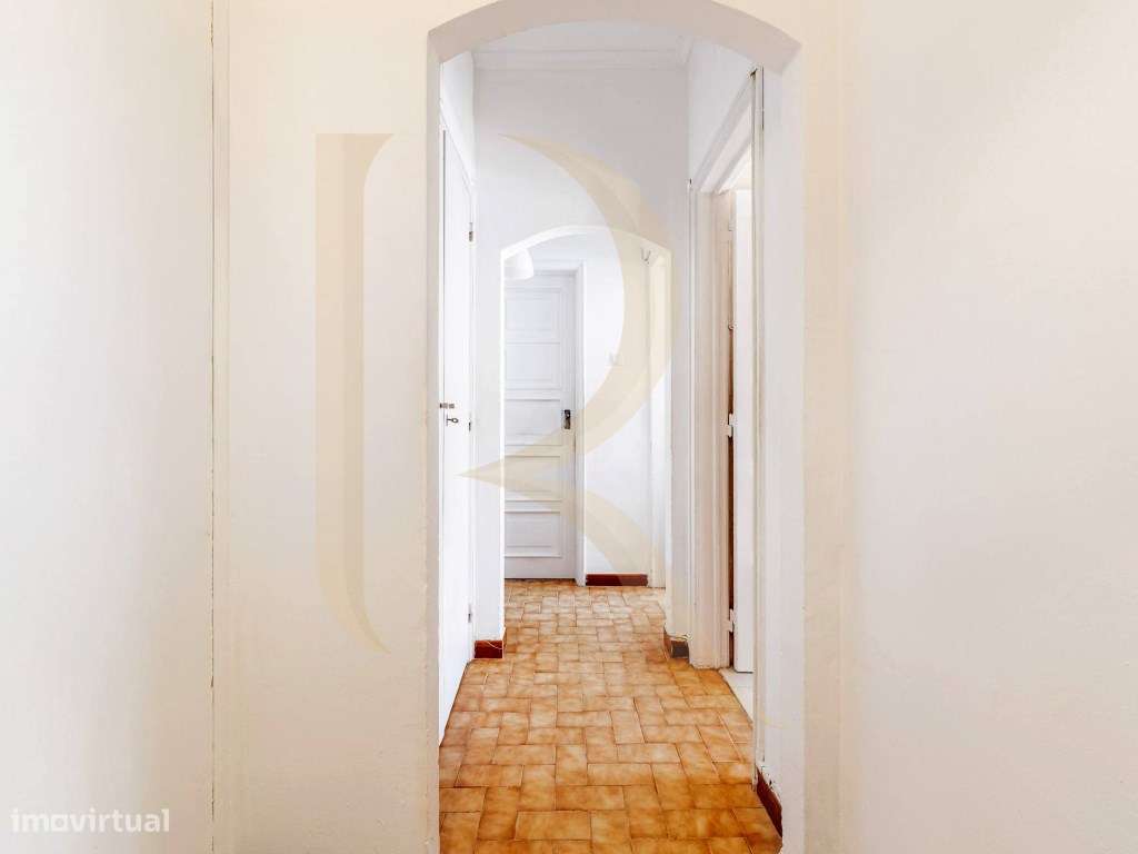 Apartamento T2 com quintal e elevador em Ajuda - Lisboa-7
