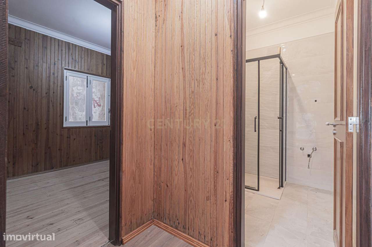 Distinta Moradia, com piscina e adega - perto de praias-22