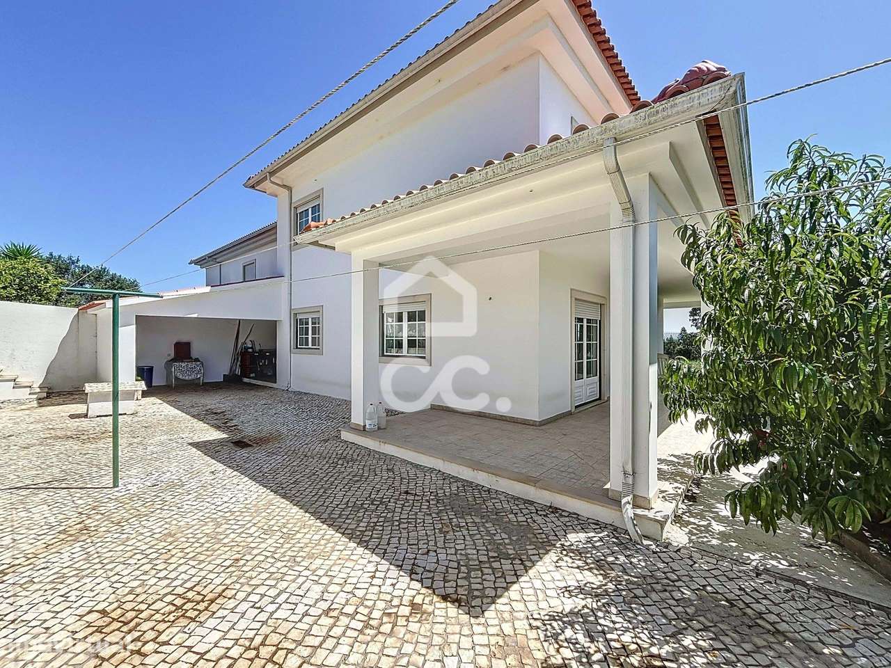 Moradia T4 com jardim, Casais da Serralheira-29