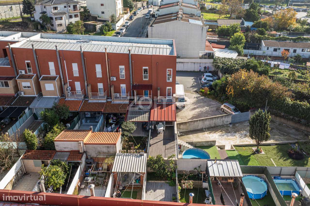 Moradia t4 em gaveto com espaço exterior em S. Vitor, Braga-4